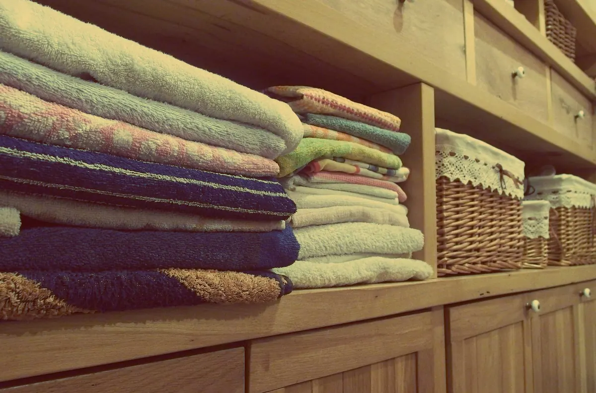 How to Store Linen Bedding and Clothing for Winter