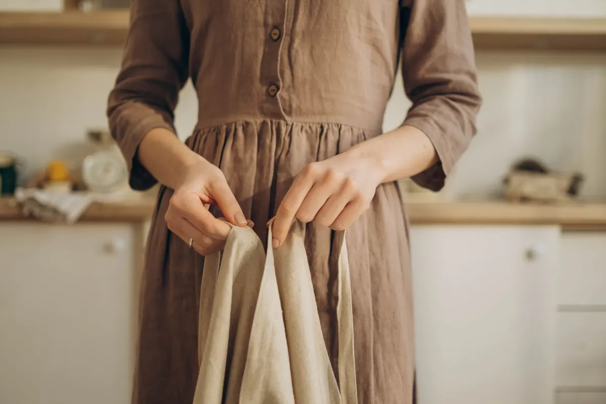 How to Wear Linen Clothing Without Looking Wrinkled All Day