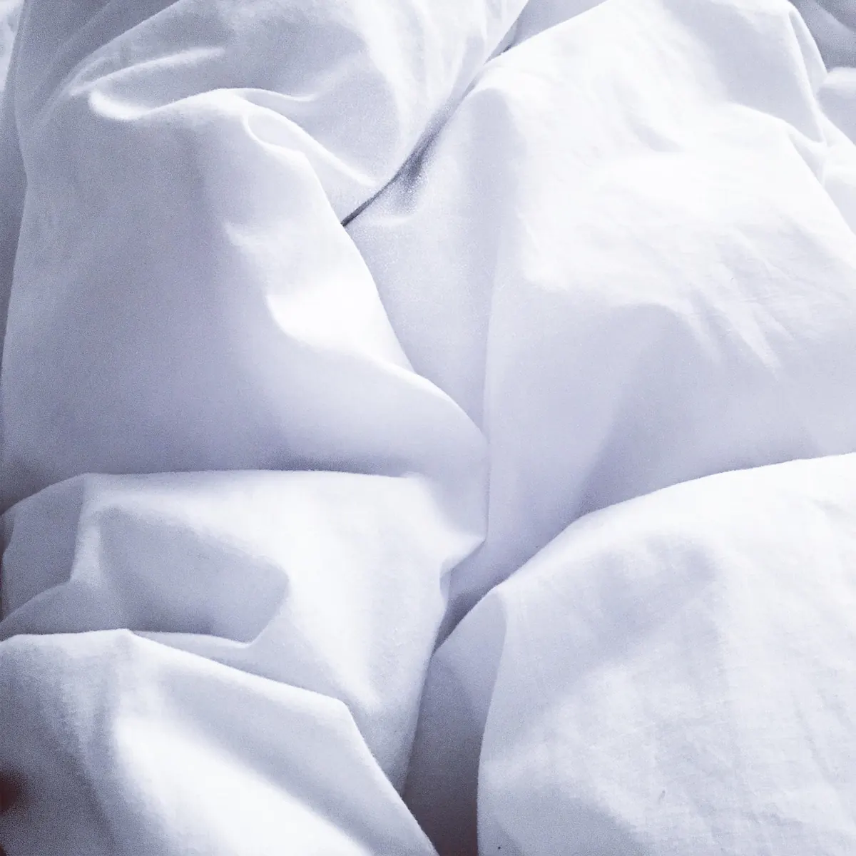 Linen vs Cotton Bedding: Which Is Better for Hot Sleepers in British Summers?
